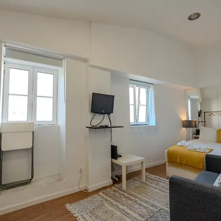 Apartment Mouraria, Center, Tram & Metro *